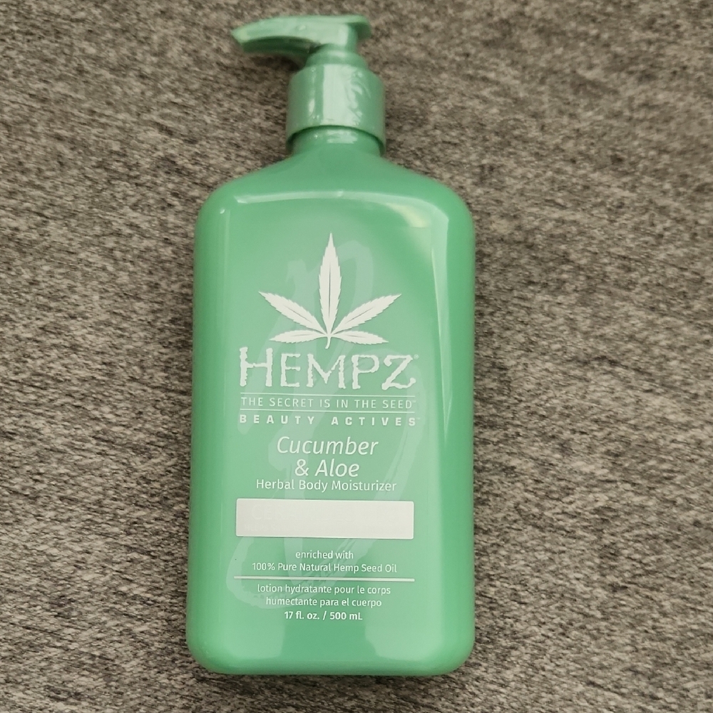 Hempz Cucumber & Aloe Herbal Body Moisturizer - Mint Green Bottle